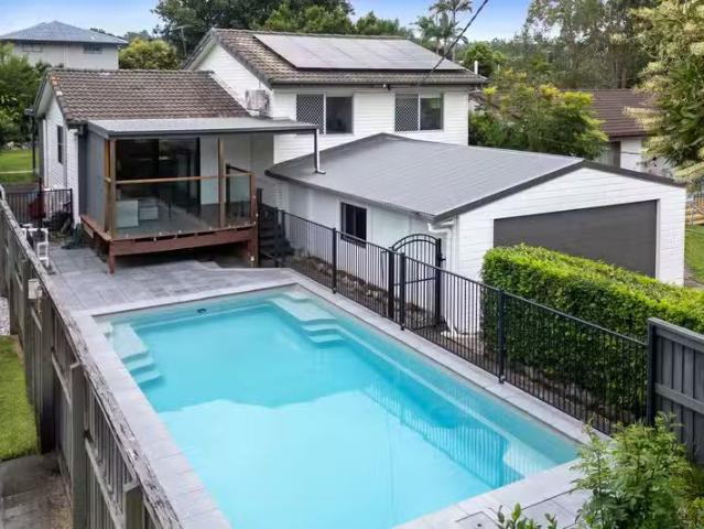 Nice 3 BR 22 Kolora Crescent, FERNY HILLS, QLD 4055 House fo.