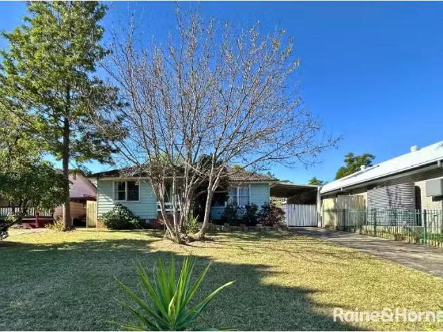 Rental! 3 BR 22 Sampson Crescent, BOMADERRY House for rent Li.