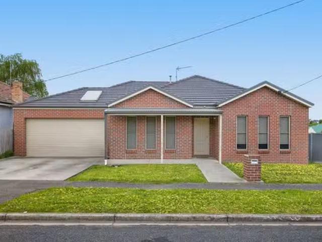 Cozy 3 BR 236 Victoria Street, Ballarat East VIC 3350 House.