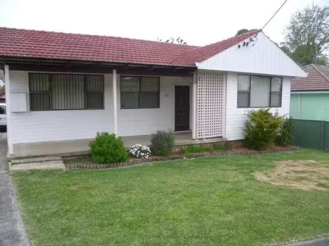 Cheap 3 BR 23 Adelaide Street, Raymond Terrace House for rent.