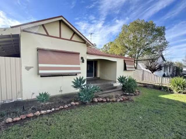 Cozy 3 BR 23 Binya Street, GRIFFITH House for rent Listed by.