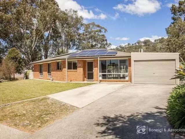 Charming 3 BR 23 Menzies Street, West Wodonga, VIC 3690