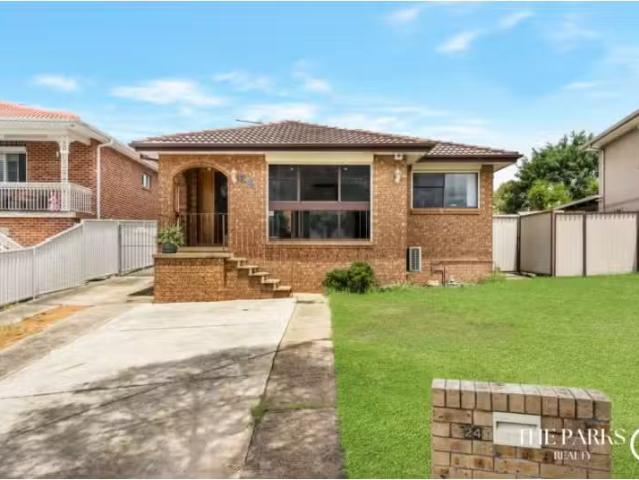 Charming 3 BR 24 Glen Logan Road, Bossley Park House for rent.