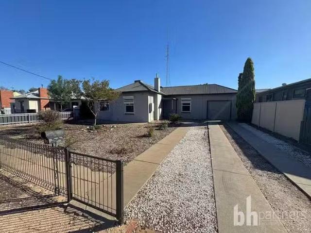 For Rent! 3 BR 25 Seventeenth Street, Renmark, SA 5341