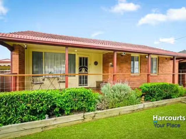 Cheap 3 BR 25 Tasman Avenue, LETHBRIDGE PARK, NSW 2770 House.