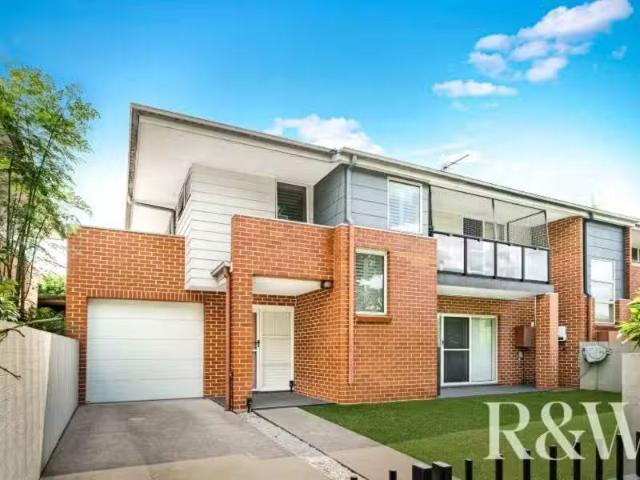 New 3 BR 27 Blackwood Street, Claremont Meadows Townhouse for.