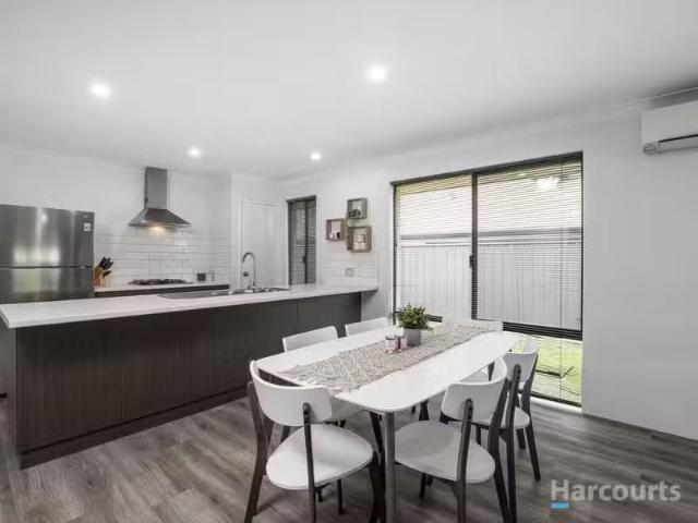 Unique 3 BR 28 Echidna Street, BANKSIA GROVE, WA 6031 House.