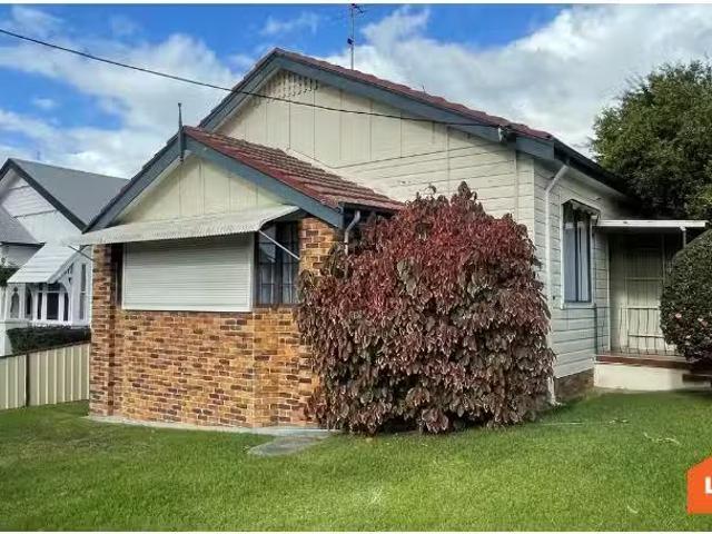 For Rent! 3 BR 28 Lambton Road, Waratah House for rent Listed.