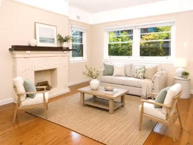 Unique 3 BR 2/96 Queenscliff Road, Queenscliff Townhouse for r.