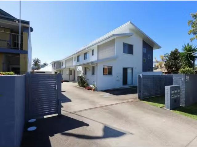 Deal! 3 BR 2/97 Park Beach Road, COFFS HARBOUR Townhouse for r.