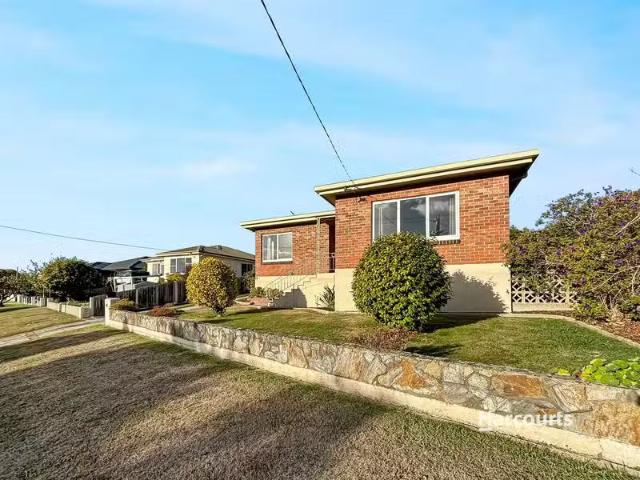 Cozy 3 BR 29 Ironcliffe Road, PENGUIN, TAS 7316 House for Rent