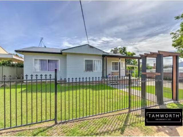 New 3 BR 2 Willow St, South Tamworth House for rent Listed by.