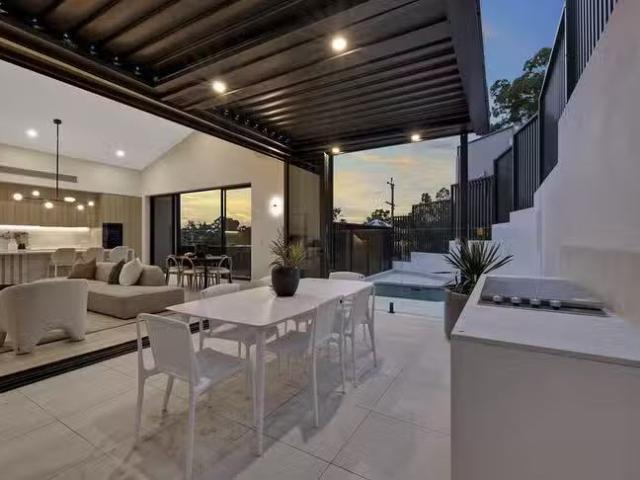Cozy 3 BR 2 Mayne Street, Toowong, QLD 4066