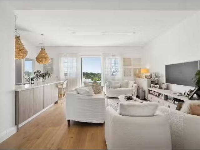 Nice 3 BR 301/1 Pavilion Drive, Little Bay Apartment for rent.