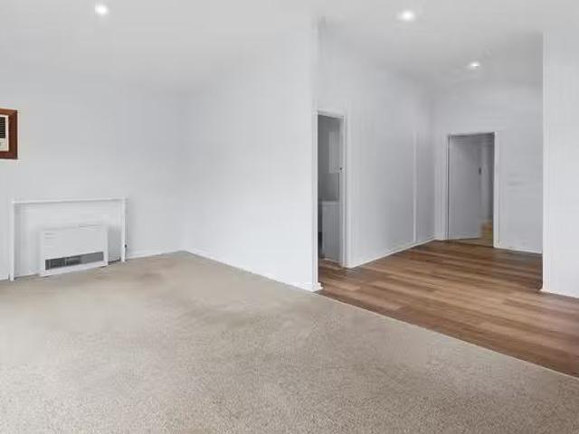 For Rent! 3 BR 30 Gores Road, Davoren Park, SA 5113