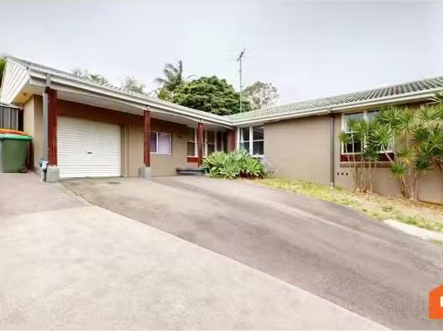 Deal! 3 BR 31 Halewood Close, Jewells House for rent Listed b.