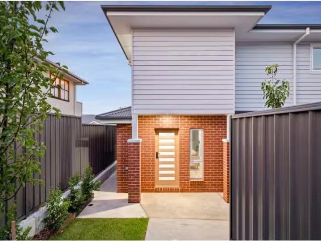 For Rent! 3 BR 3/288 Borella Road, EAST ALBURY Townhouse for r.