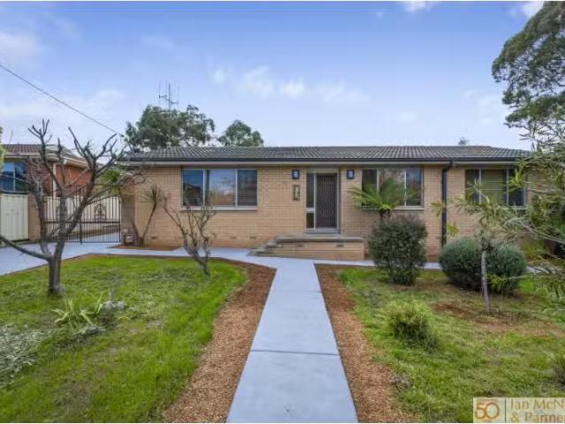 Rental! 3 BR 32 Alanbar Street, Queanbeyan House for rent Lis.