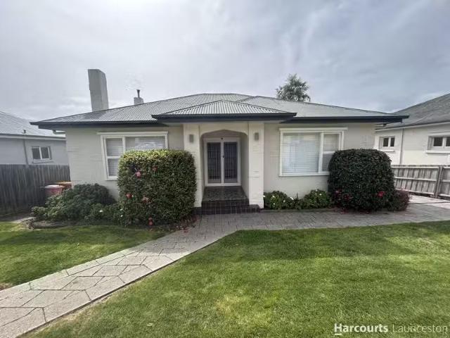 Deal! 3 BR 32 Wentworth Street, NEWSTEAD, TAS 7250 House for.