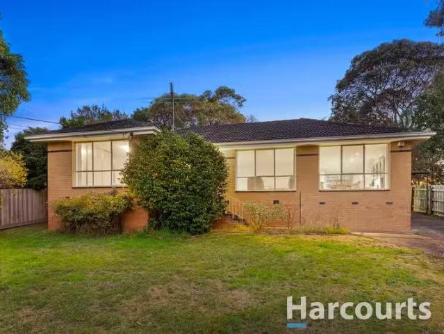 Nice 3 BR 34 Mc Iver Street, FERNTREE GULLY, VIC 3156 House.