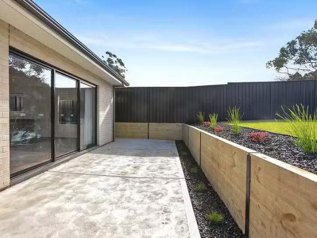 Cheap 3 BR 34A Hagen Crescent, Hackham West, SA 5163