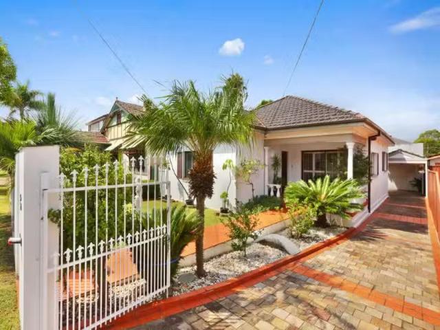 Unique 3 BR 35 Melbourne Street, CONCORD House for rent Liste.