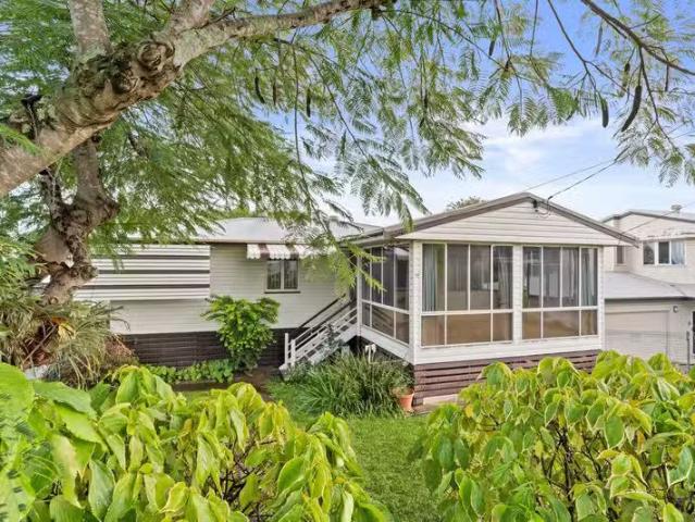 Unique 3 BR 35 Wemvern Street, UPPER MOUNT GRAVATT, QLD 4122.