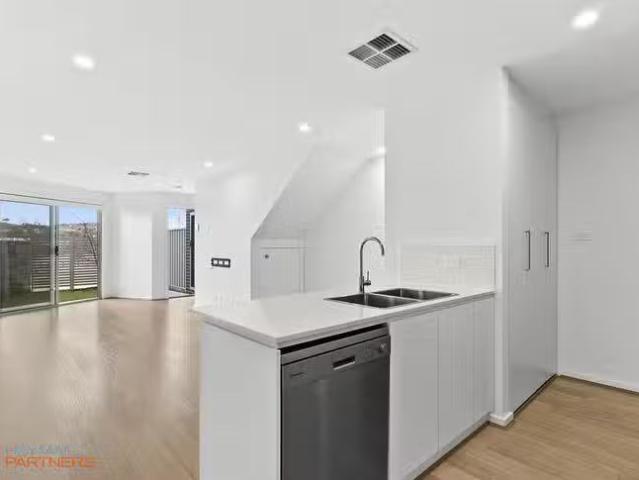Just in! 3 BR 37/40 Pearlman Street, Coombs, ACT 2611