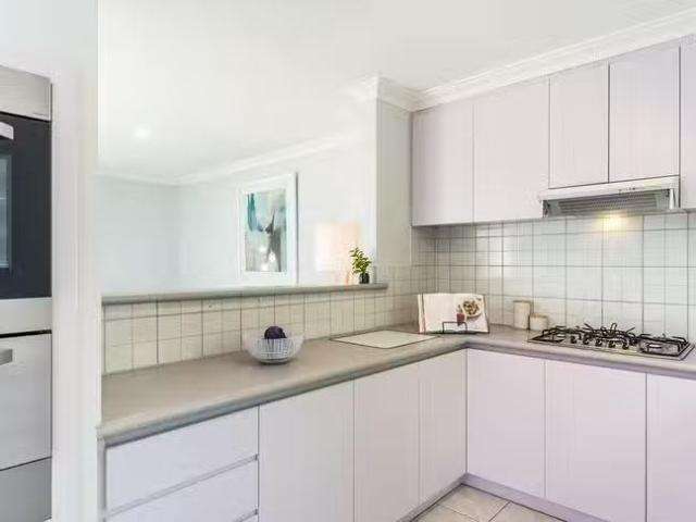 For Rent! 3 BR 3/7 Leonard Street, Victoria Park, WA 6100