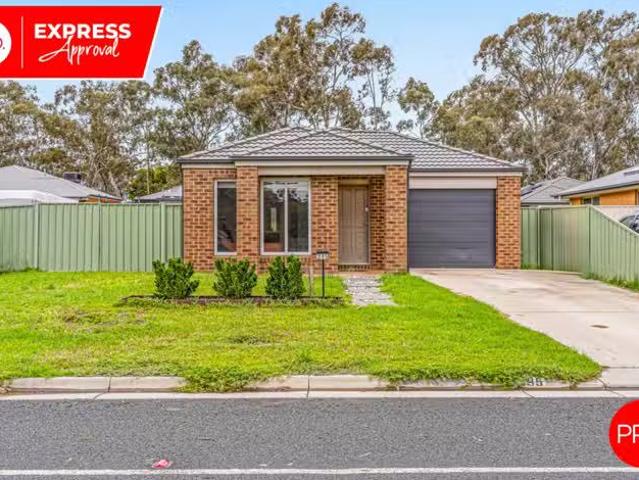 Cozy 3 BR 395 Howard Street, Eaglehawk, VIC 3556