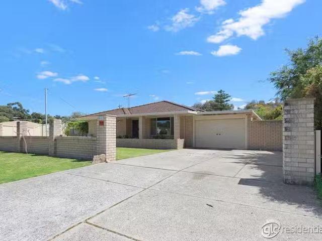 Charming 3 BR 39 Glenbawn Drive, South Lake, WA 6164