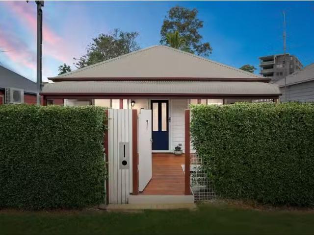 Just in! 3 BR 7 Robinson Street, WOLLONGONG House for rent Li.