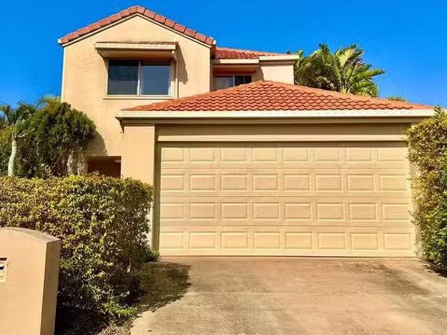 Deal! 3 BR 40 Marble Arch Place, Arundel, QLD 4214