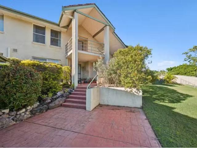 Nice 3 BR 42/13 Shearwater Place, KORORA Townhouse for rent L.