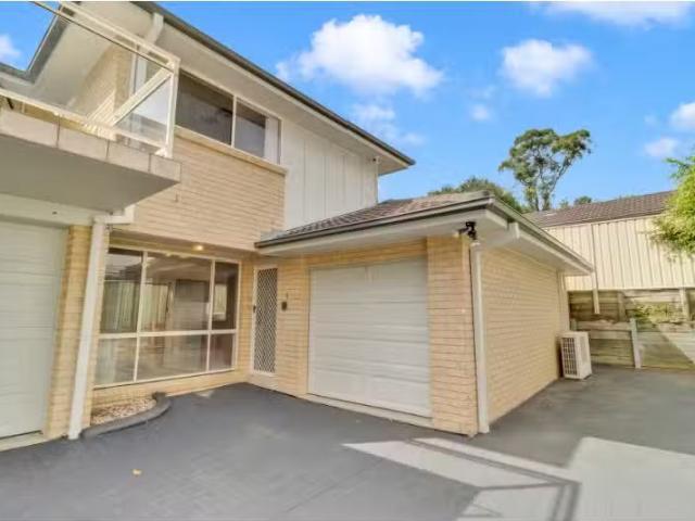 Cheap 3 BR 4/227 Brisbane Water Drive, Point Clare Townhouse f.
