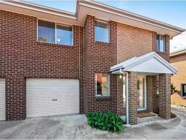 Unique 3 BR 4/35 Gregson Avenue, MAYFIELD WEST Townhouse for r.