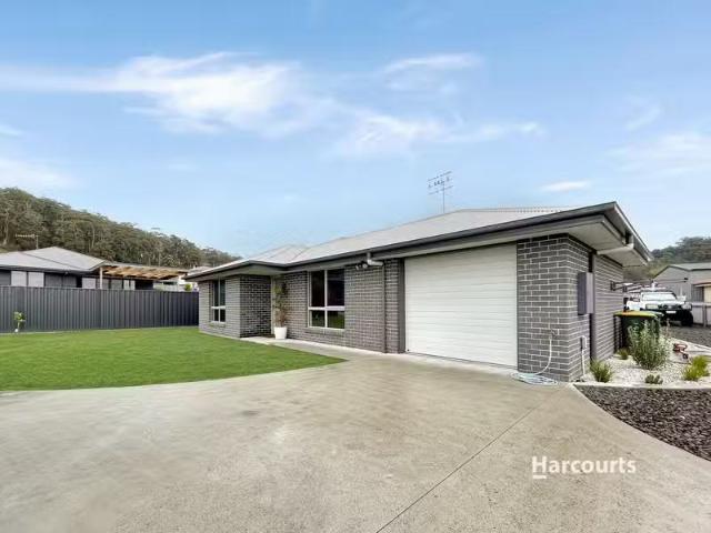 Cozy 3 BR 44 Explorer Drive, TURNERS BEACH, TAS 7315 House f.