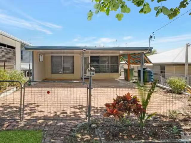 Nice 3 BR 44 Pandanus Street, COOEE BAY, QLD 4703 House for.