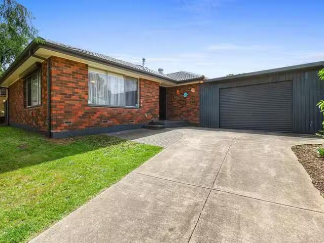Cozy 3 BR 45 Whiteley Drive, Trott Park, SA 5158