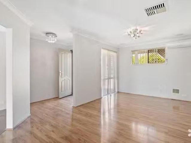 Nice 3 BR 4/66 Corbel Street, Shelley, WA 6148
