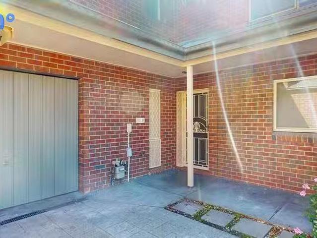 Nice 3 BR 4/75 Bent Street, Moonee Ponds, VIC 3039