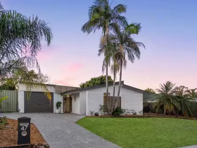 Cozy 3 BR 47 Rochester Drive, MOUNT WARREN PARK, QLD 4207 Ho.