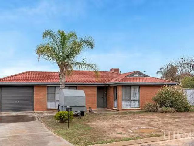 Charming 3 BR 48 Browne Circuit, Craigmore, SA 5114