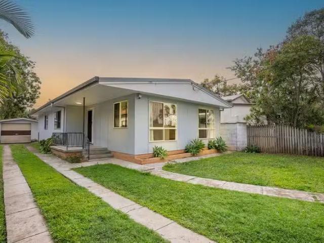 Nice 3 BR 49 Station Street, MULLUMBIMBY, NSW 2482 House for.