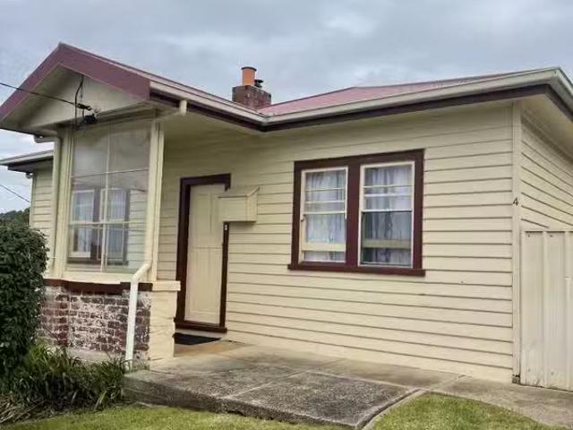 Charming 3 BR 4 Young Street, SOUTH BURNIE, TAS 7320 House f.