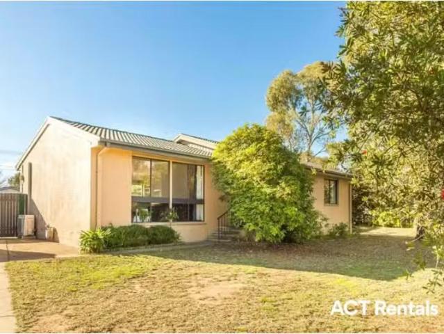 Unique 3 BR 4 Broad Place, Kambah House for rent Listed by Ra.