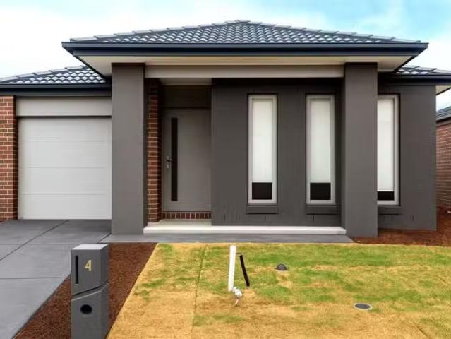 Deal! 3 BR 4 Chamberlain Way, Williams Landing, VIC 3027