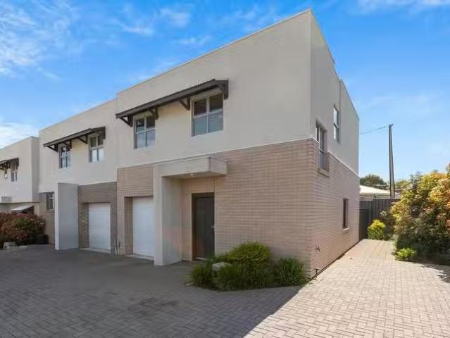 Nice 3 BR 5/10 Sismey Road, Christies Beach, SA 5165