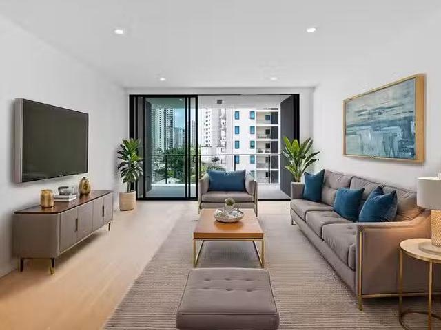 For Rent! 3 BR 51/25 Woodroffe Avenue, Main Beach, QLD 4217