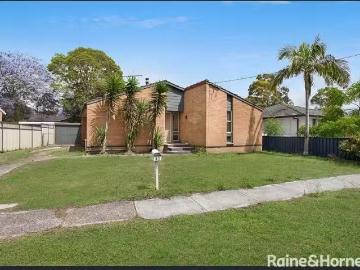 For Rent! 3 BR 51 Links Drive, RAYMOND TERRACE House for rent.